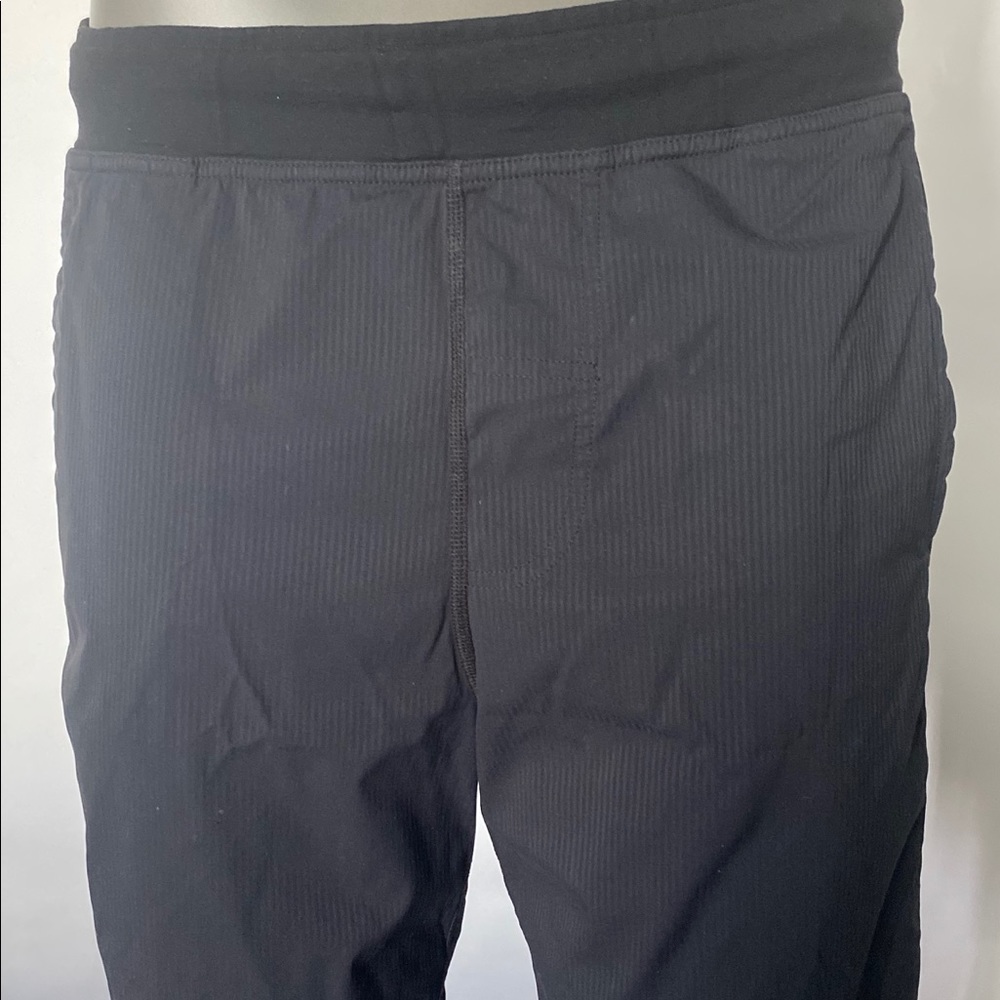 Lululemon Men’s black short. No size dot*